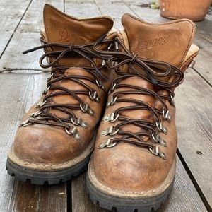 Danner Mountain Lt Cascade boots. Size 10 womens.